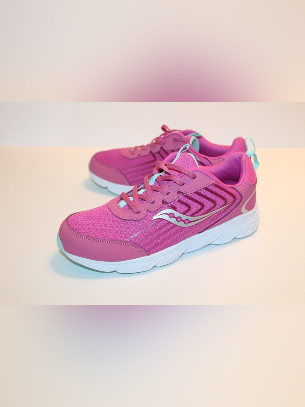 Saucony Wind 3.0 Lace Up Shoes Size 7Y/ Women’s 8.5 NEW